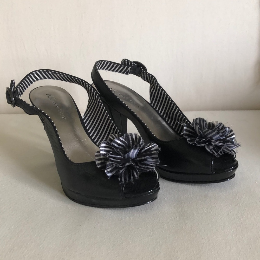 Anne Klein Black Striped Flower Pumps Size 7